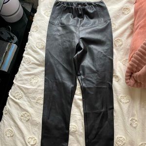 aritzia daria legging